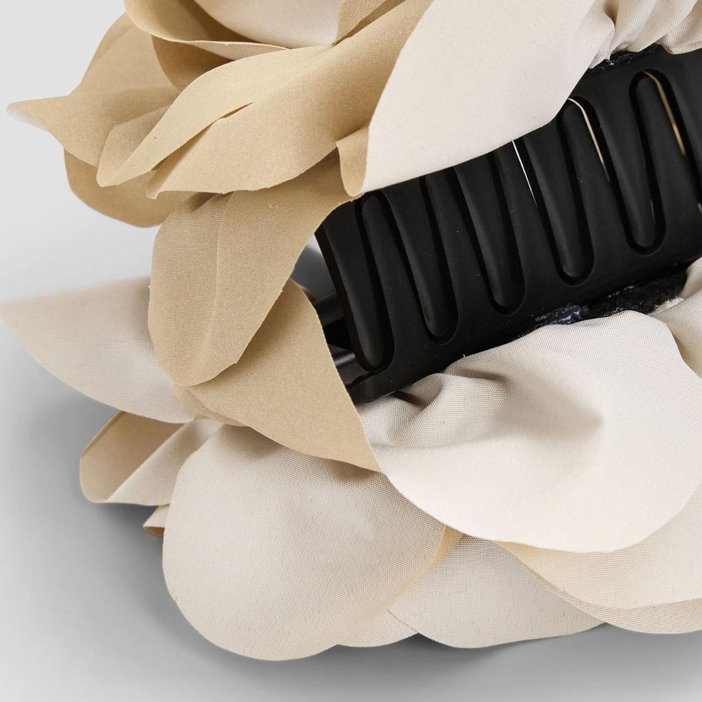 Morild Hårklype med blomst og refleks, sand