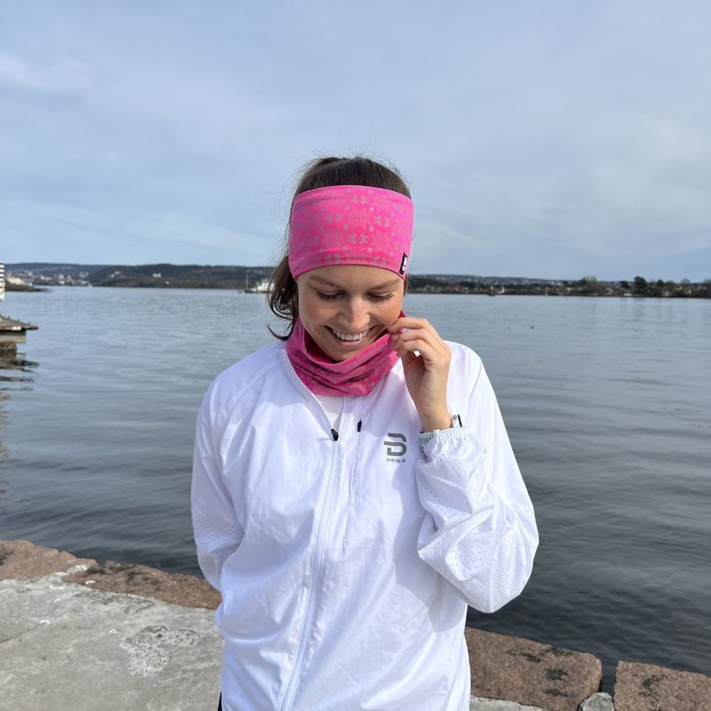 Morild Glitre resirkulert pannebånd med refleks, neon rosa