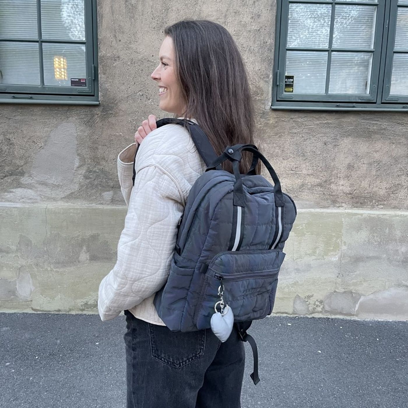 Morild Se Meg Quilt Ryggsekk med regnbuererefleks, sort